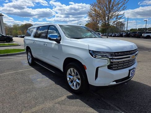 Used 2023 Chevrolet Suburban Premier AWD/4WD image 5