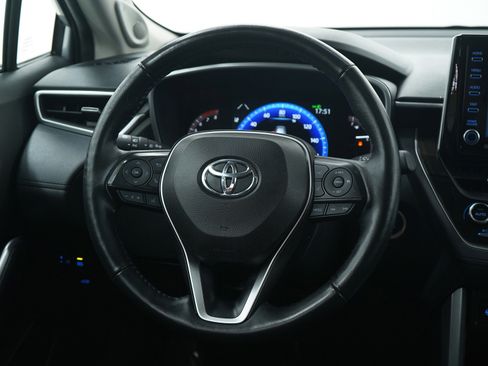 Used 2022 Toyota Corolla Cross XLE image 17
