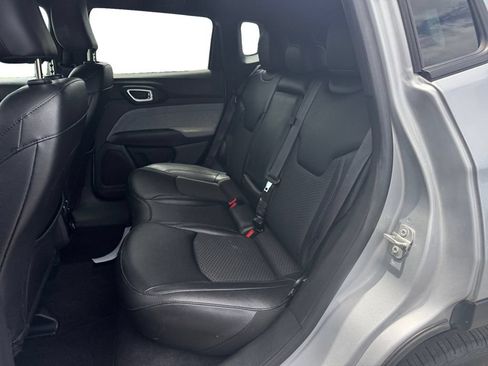 Used 2024 Jeep Compass Latitude AWD/4WD image 18