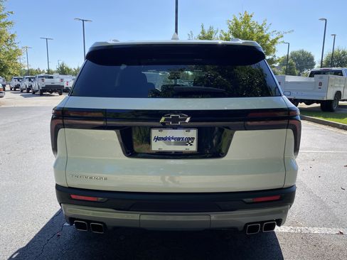 Used 2026 Chevrolet Traverse LT FWD image 8