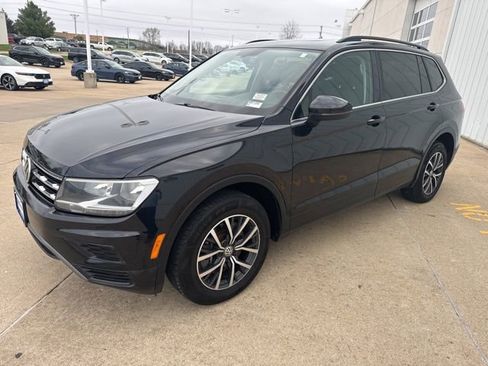 Used 2019 Volkswagen Tiguan SE w/ Panoramic Sunroof Package FWD image 4