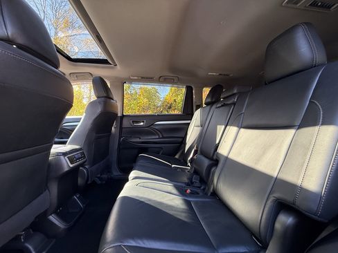 Used 2017 Toyota Highlander XLE image 30