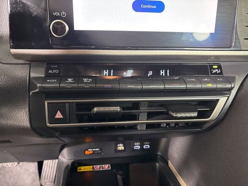 Used 2025 Toyota Camry SE image 16