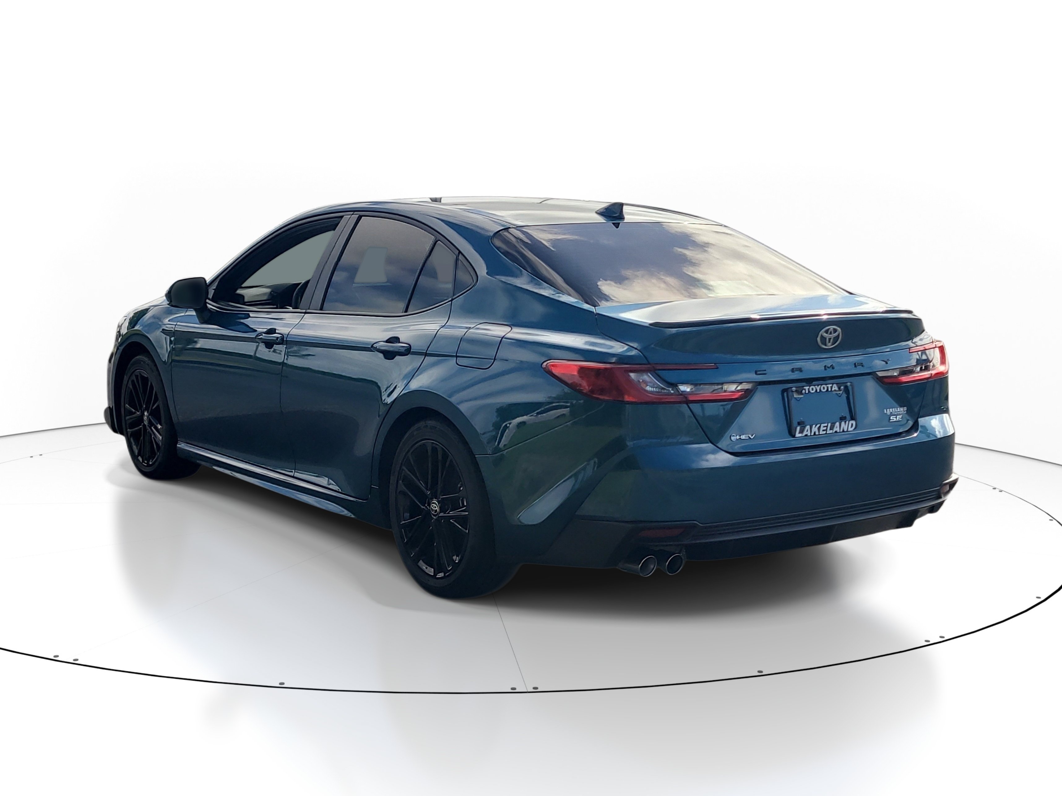 Used 2025 Toyota Camry SE FWD image 5