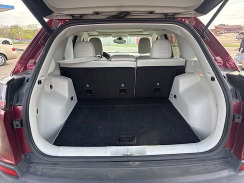 Used 2019 Jeep Cherokee Limited image 10