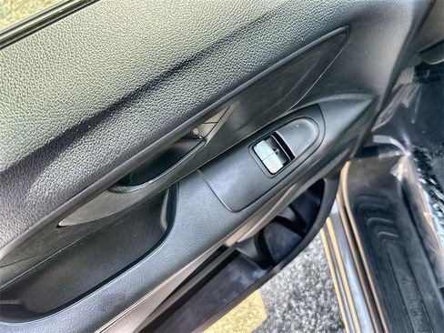 Used 2017 Mercedes-Benz Metris Passenger image 21