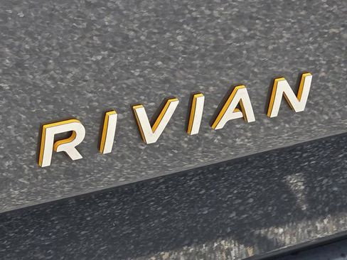 Used 2024 Rivian R1S Adventure AWD/4WD image 38