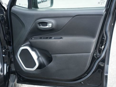 Used 2021 Jeep Renegade Latitude w/ Luxury Group I image 17