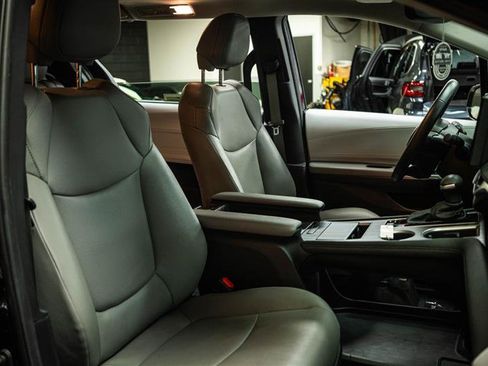 Used 2025 Toyota Sienna XLE w/ XLE Plus Package image 15