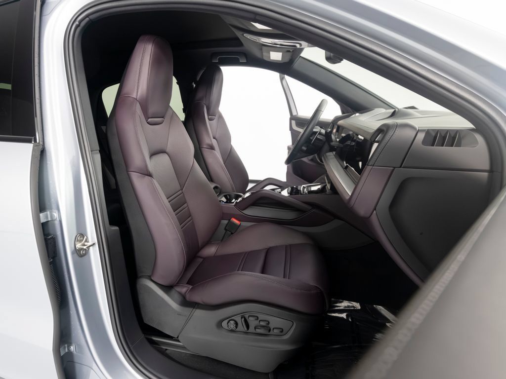 Certified 2026 Porsche Cayenne S AWD/4WD image 37