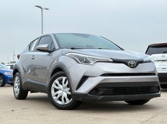 Used 2019 Toyota C-HR XLE video 2