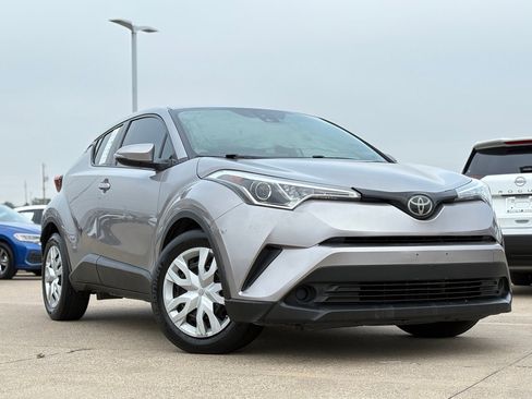 Used 2019 Toyota C-HR XLE image 2