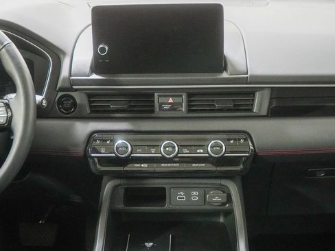 Used 2025 Honda Pilot Black Edition image 30