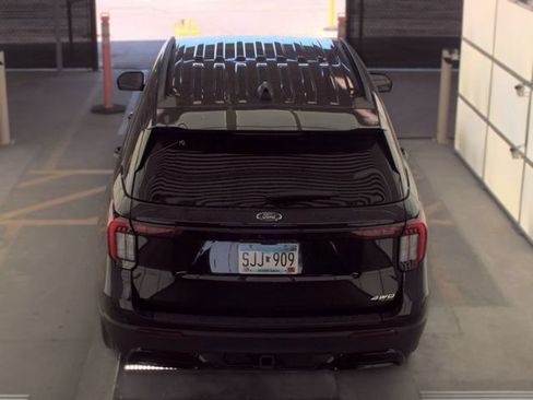 Used 2025 Ford Explorer ST-Line w/ ST-Line Street Pack AWD/4WD image 6