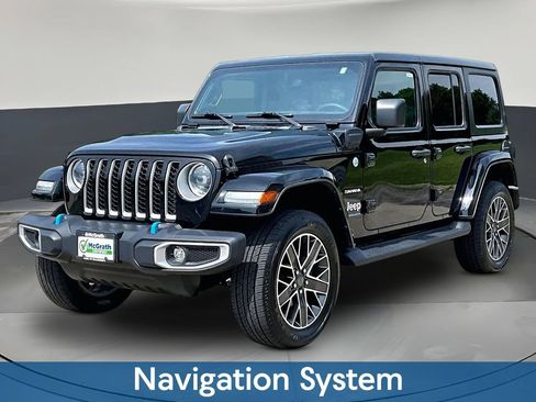 Used 2023 Jeep Wrangler Unlimited Sahara w/ Cold Weather Group AWD/4WD image 3