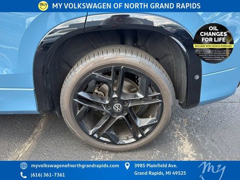 Used 2025 Volkswagen Tiguan SE R-Line AWD/4WD image 34
