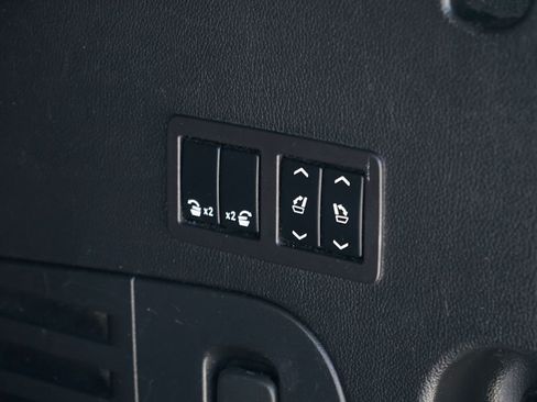 Used 2019 Cadillac Escalade Premium Luxury RWD image 11