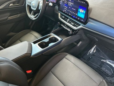 Used 2024 Chevrolet Equinox EV LT image 17