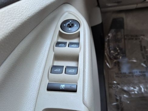 Used 2015 Ford Escape SE FWD image 21