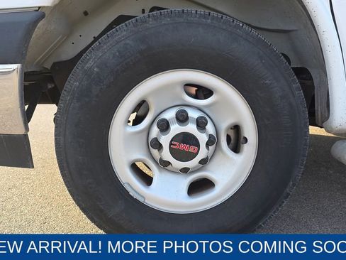 Used 2024 GMC Savana 2500 w/ Driver Convenience Package image 10