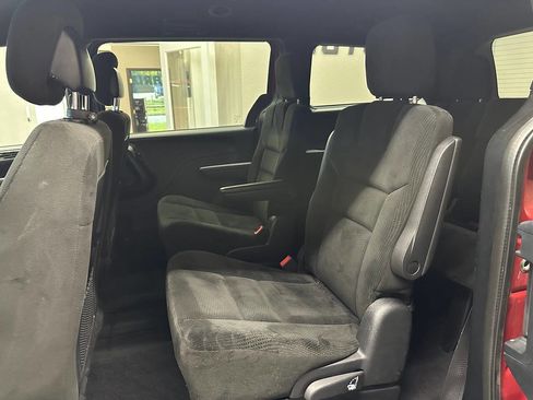 Used 2016 Dodge Grand Caravan SE image 16