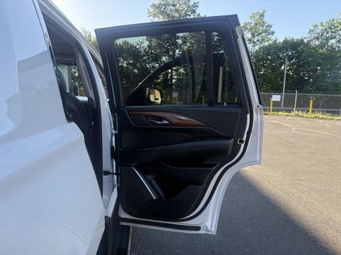 Used 2017 Cadillac Escalade Premium Luxury AWD/4WD image 22