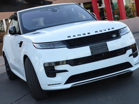 Used 2023 Land Rover Range Rover Sport SE Dynamic AWD/4WD image 2