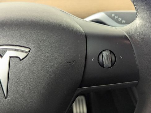 Used 2022 Tesla Model Y Performance image 10