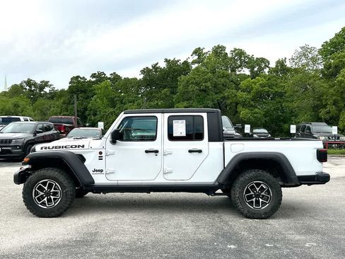 Used 2024 Jeep Gladiator Rubicon AWD/4WD image 12