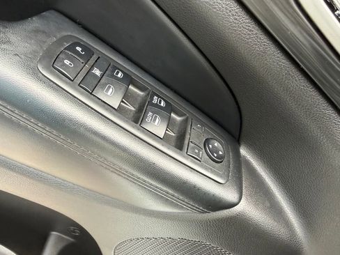 Used 2019 Jeep Grand Cherokee Altitude image 11