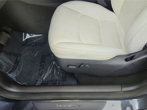 Used 2024 Tesla Model Y Long Range image 37