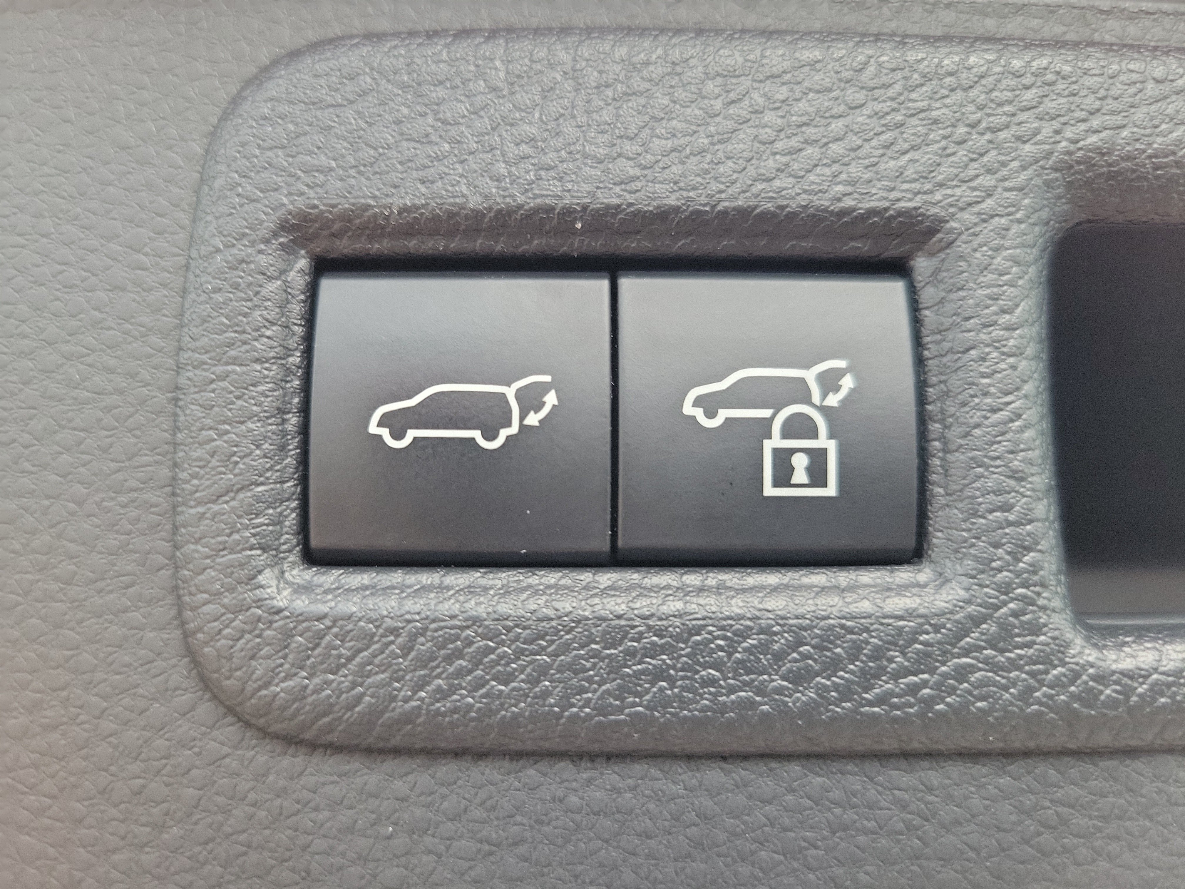 Used 2023 Toyota Venza Nightshade AWD/4WD image 13