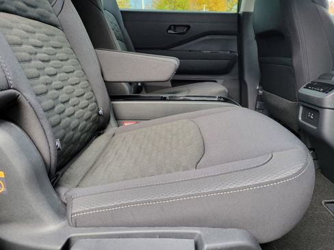 New 2025 Nissan Pathfinder SV image 18