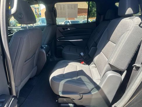 Used 2024 Chevrolet Traverse LT FWD image 19