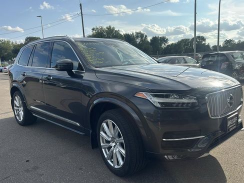 Used 2017 Volvo XC90 T6 Inscription w/ Vision Package AWD/4WD image 3