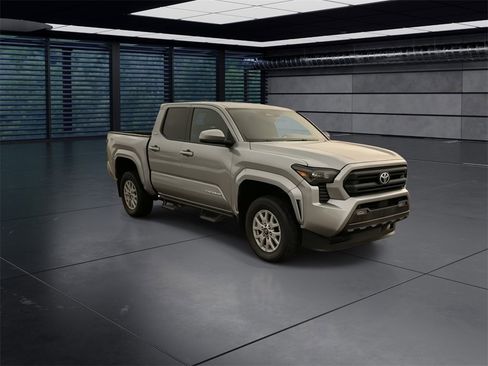 Used 2024 Toyota Tacoma SR5 image 2