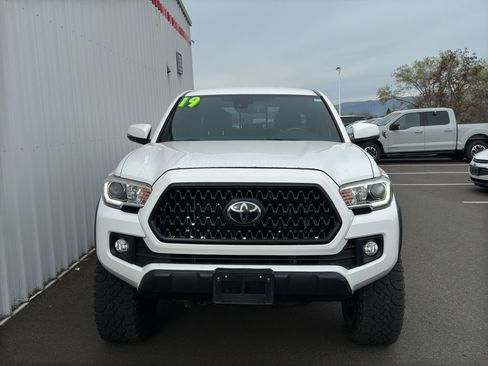Certified 2019 Toyota Tacoma TRD Off-Road image 2