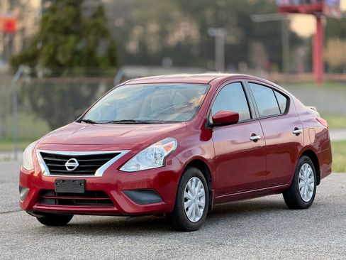 Used 2015 Nissan Versa SV FWD image 6