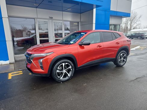 Certified 2024 Chevrolet Trax RS w/ Driver Confidence Package image 2