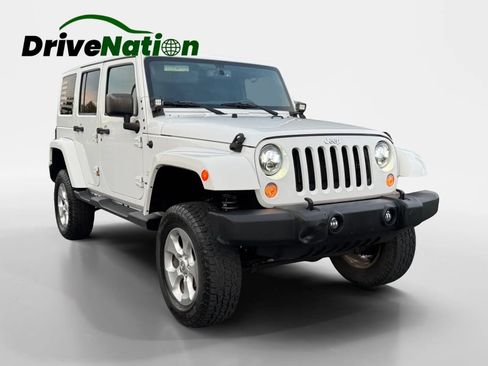 Used 2015 Jeep Wrangler Unlimited Sahara w/ Dual Top Group AWD/4WD image 3