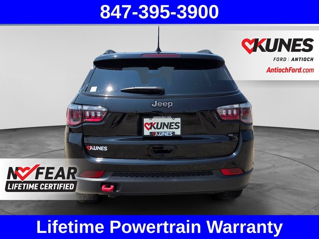 Used 2024 Jeep Compass Trailhawk AWD/4WD image 8