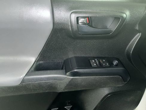 Used 2021 Toyota Tacoma SR RWD image 13