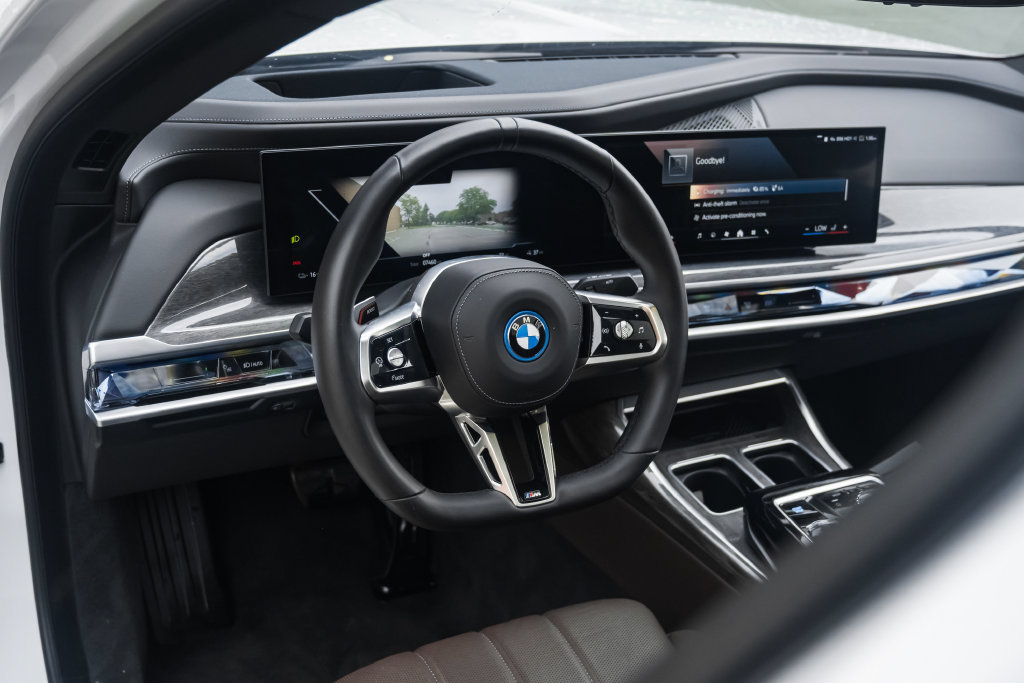 Used 2025 BMW i7 xDrive60 AWD/4WD image 24
