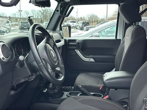 Used 2017 Jeep Wrangler Unlimited Sahara w/ Connectivity Group image 25