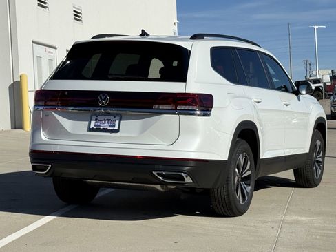 New 2026 Volkswagen Atlas SE image 4