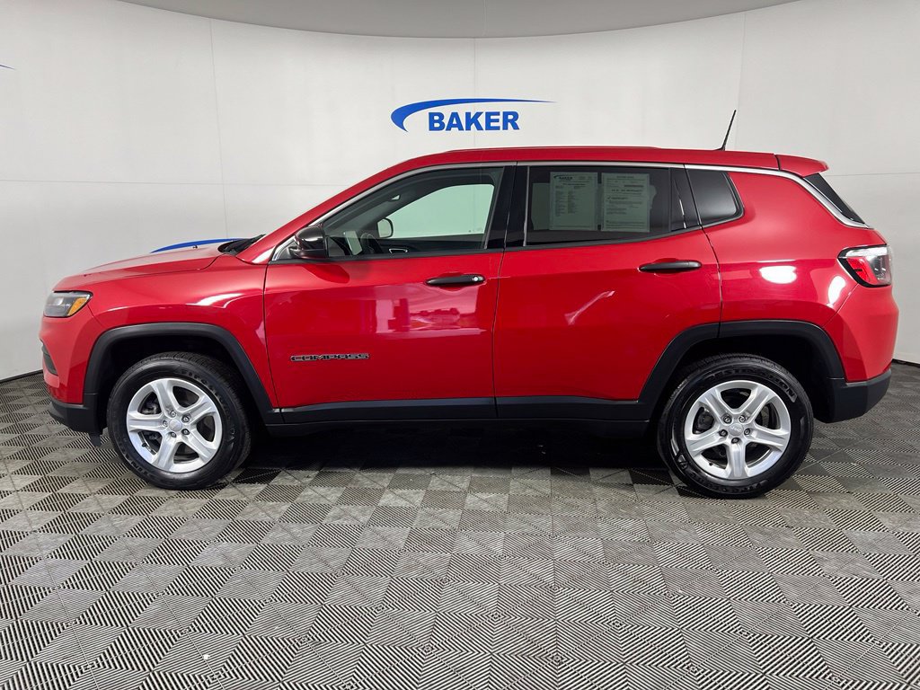 Used 2023 Jeep Compass Sport AWD/4WD image 2