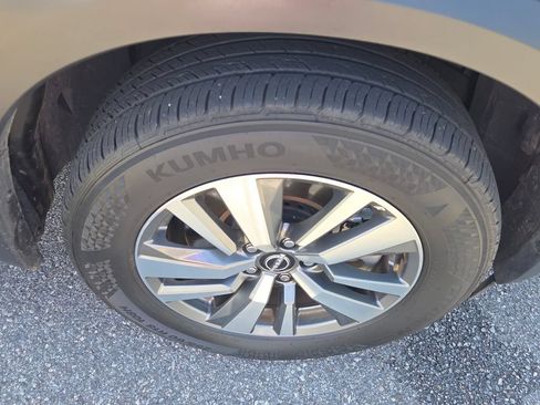Used 2025 Nissan Pathfinder SL AWD/4WD image 15