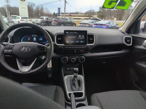 Certified 2023 Hyundai Venue SE image 15