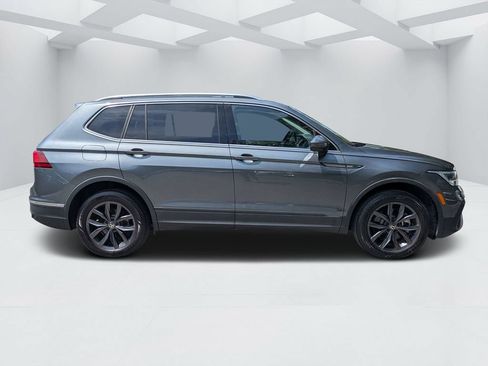 Used 2023 Volkswagen Tiguan SE FWD image 2