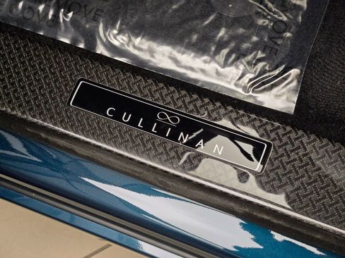 Certified 2025 Rolls-Royce Cullinan Black Badge image 35